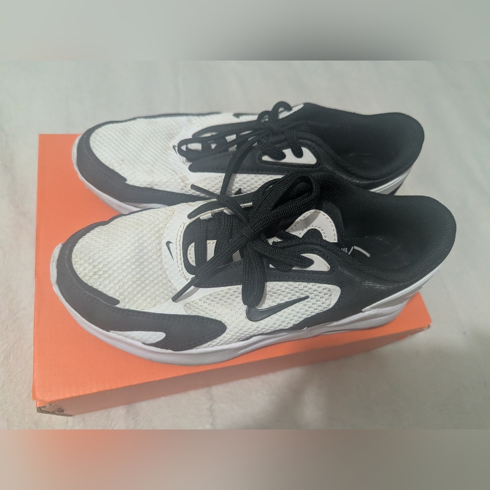 Nike Downshifter 12 in Black and Smoke Gray